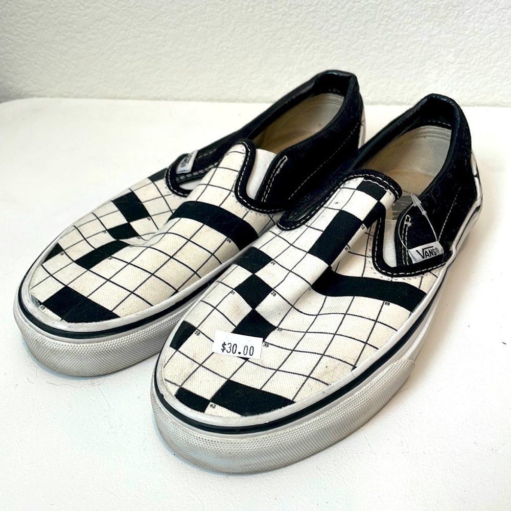 Vans slip on crossword puzzle pattern Men US 4.5 / Women US 6